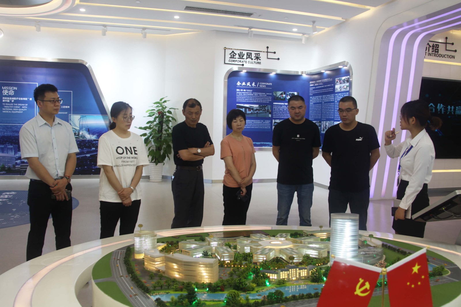 江蘇省靖江市衛健委及新港城醫院專家領導一行考察調研